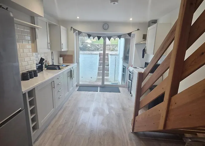 In Sandwith Nyaraló *